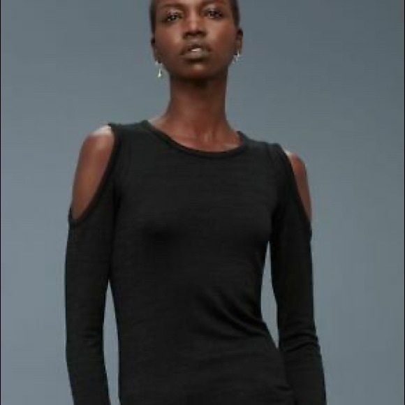 Wilfred free — Cold Shoulder - Picture 1 of 7